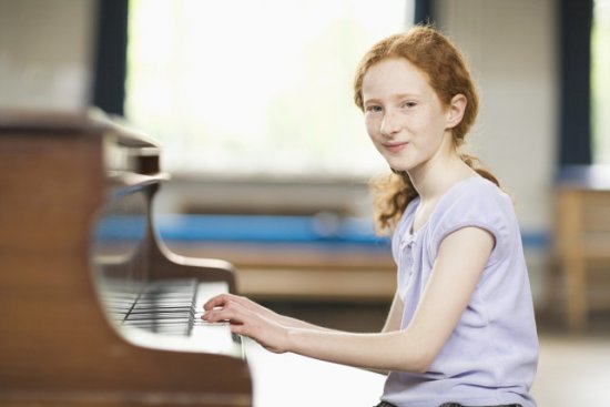 成人学钢琴，简单易上手的五首钢琴曲，帮你改善左右手不协调