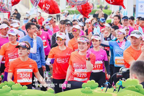<em>宁夏银川</em>：约2800名跑友跑步中感受城市之美