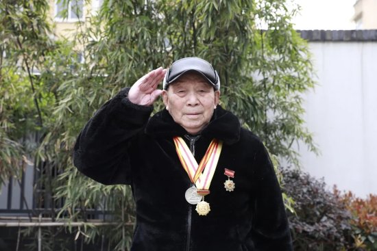 从“铁道游击队”到新中国第一代的“抓鱼队长”，这位百岁“老...