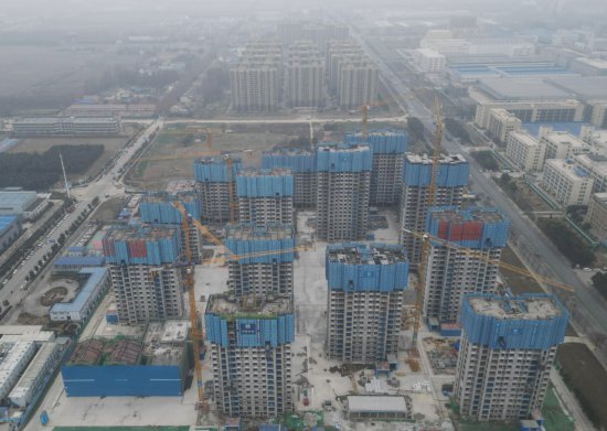 湖北武汉一大型城镇化民生工程封顶