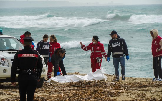 60多名难民<em>海上</em>丧生，欧盟内部却还在“踢皮球”| 京酿馆