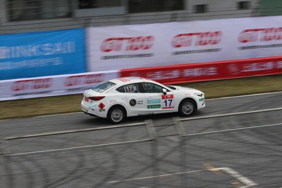上品上参首届中国汽车100小时耐力赛正式开幕