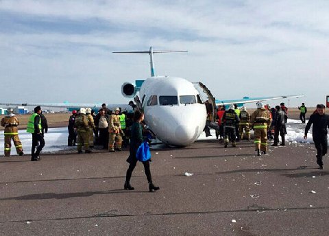 哈萨克斯坦一客机因起落架故障迫降