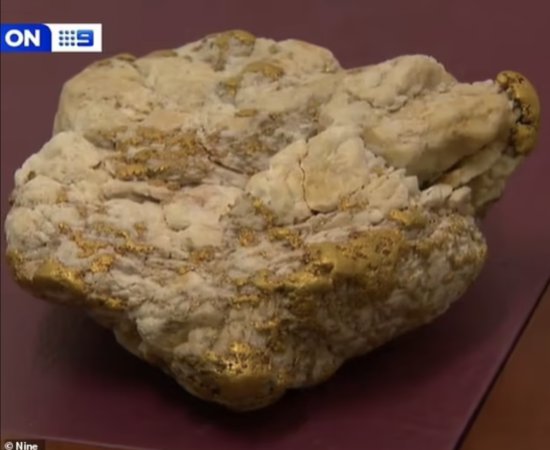 <em>澳洲</em>男子用廉价探测器“淘金”，挖到4.6公斤金块，价值165万元