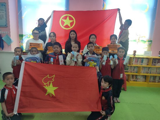 新疆和静县第六小学举办“慰问筑梦想，情暖伴成长”捐赠活动