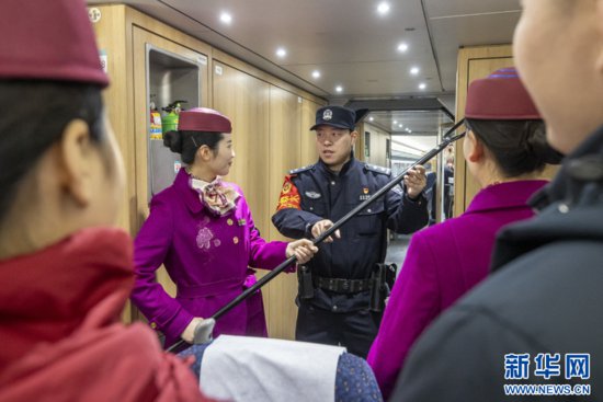 为春运护航 重庆铁路警方开展警务“大练兵“