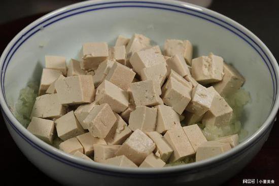 豆腐和它<em>天生一对</em>，花钱不多营养翻倍！简单炸一锅，外酥里嫩
