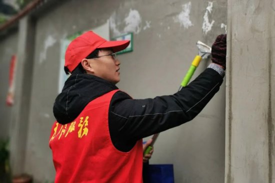 重庆市兼善中学：党员<em>进</em>社区 志愿服务助力文明城区创建