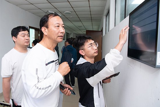 数字赋能职业教育信息化标杆学校建设研讨会在重庆<em>工程</em>职院召开