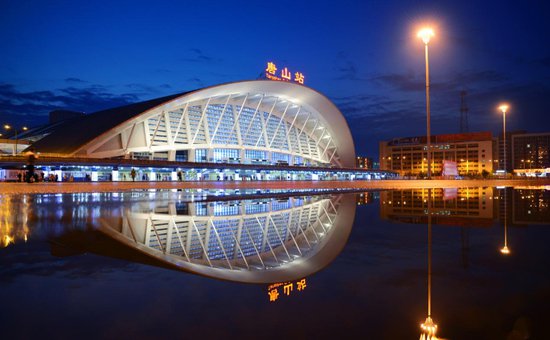 银龙<em>飞驰</em> 中国高铁见证“轨道上的京津冀”加速发展