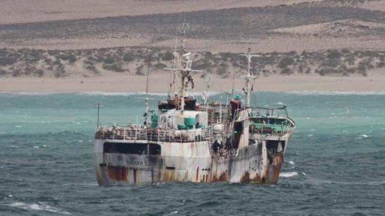 中国商船曾遭索马里海盗拦截，却因<em>没有穿鞋</em>，被迫选择撤离？