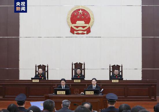 内蒙古自治区高级人民法院原党组书记、院长胡毅峰受贿、利用...