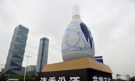 中国有1种“尴尬”的白酒，明明胜过茅台五粮液，却因名字被嫌弃