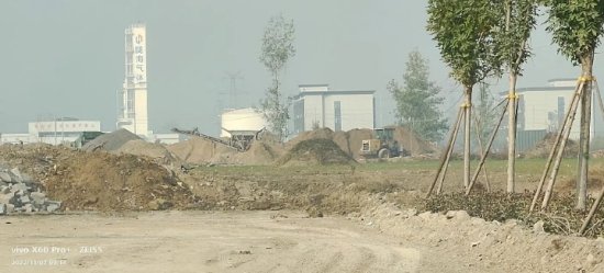 <em>河南永城</em>：沙石料场露天堆放污染环境 群众质疑环保部门监管不力