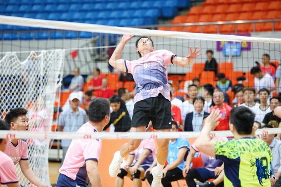 <em>中国</em>职工气排球系列赛在海宁开幕