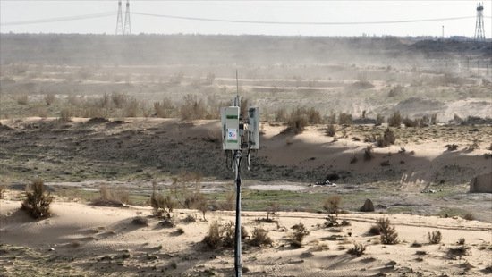 乌鲁木齐市米东区：沙漠里建基站 通讯保障光伏项目稳步推进