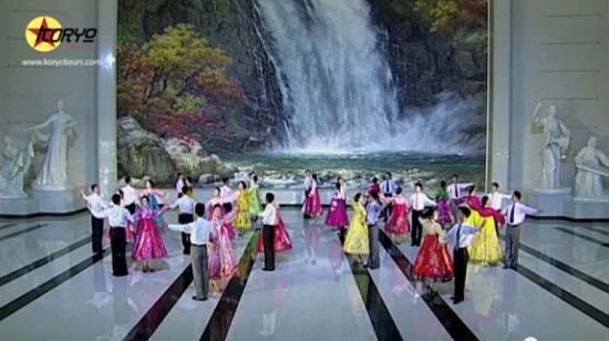 朝鲜集体舞<em>教学视频</em>曝光 民族风和牛仔舞尽囊括