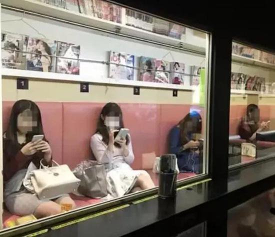日本街头出现很多站街女，被曝光，网友：日本人那正常了