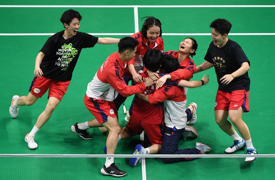 时隔12年 中国羽毛球队重夺汤尤杯