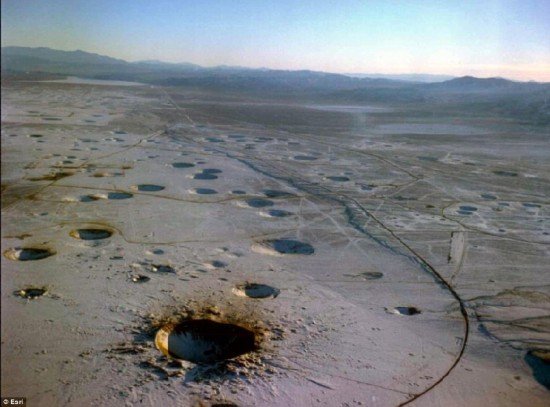 美国核试验沙漠高清大图曝光 千疮百孔似月球
