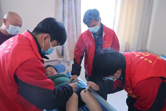 河北安国：发扬传统中医药文化 用青春传递志愿红
