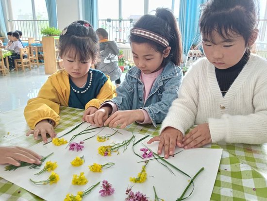 兰陵县新兴镇中心幼儿园开展寻找春天主题活动