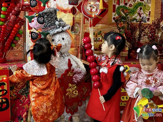 “娃娃的新年庙会”近距离感受<em>中国传统文化</em>