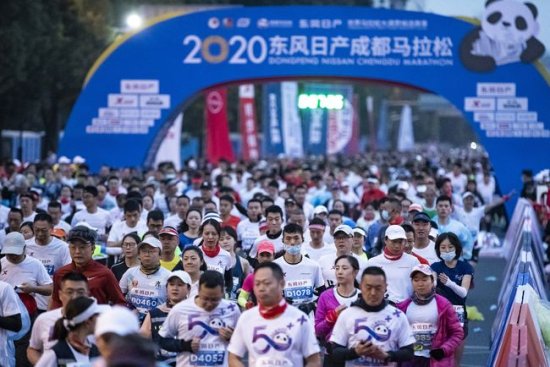 三大赛事联袂上演 中国马拉松初冬“回暖”
