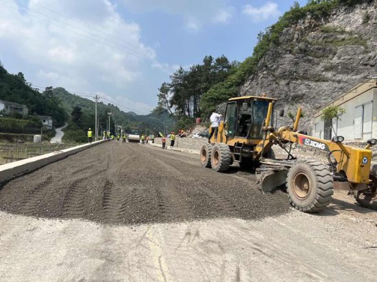 <em>贵州普通</em>公路项目建设全线拉满“进度条”
