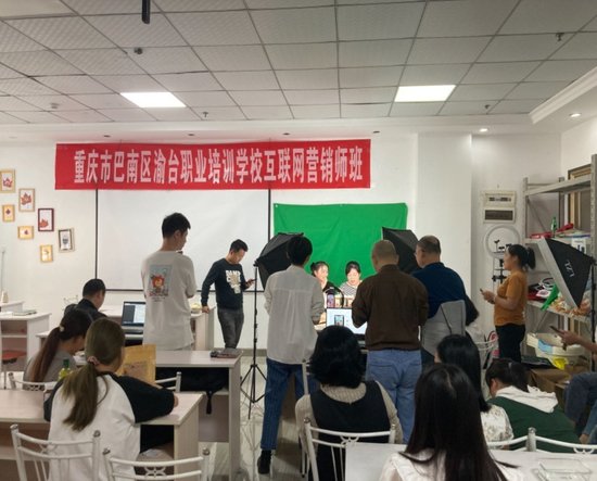 重庆巴南区：以学为先促发展 与时俱进备人才