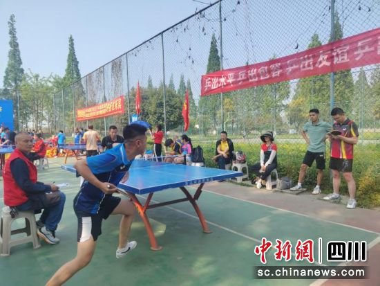 成都：乒乓球<em>民间</em>邀请赛吸引跨市域6个区县参与