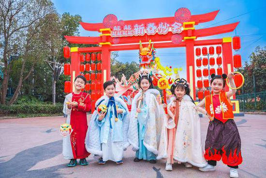 游龙宫、看虎鲸、赏烟花，上海海昌海洋公园解锁龙年新春新玩法