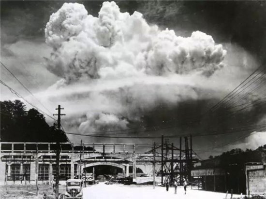 原子弹爆炸后百年内寸草不生，为何如今广岛和长崎<em>却住满了人</em>？