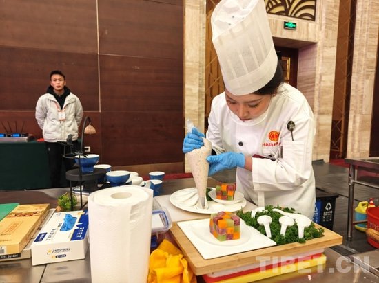 西藏举行全区<em>藏式</em>餐饮职工技能大赛