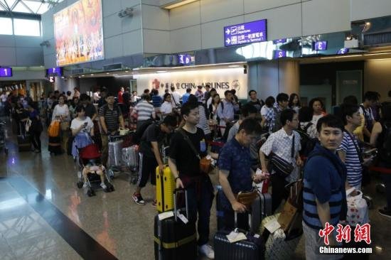 台湾桃园机场旅客量单日近16万 创40年人数新高