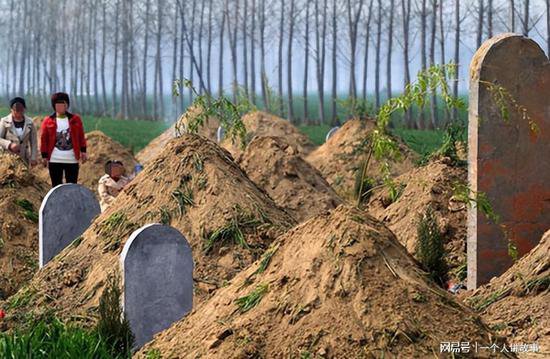广州一男子为祖先迁坟，深挖6米后发现异常，被眼前一幕震撼