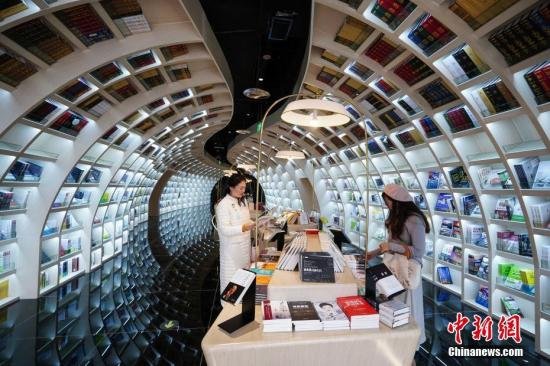 中国实体书店掀起“整容热”：重启民众阅读习惯