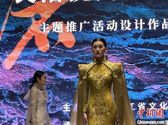 良渚元素服饰入藏中国丝绸博物馆 用现代语言展示中华文化
