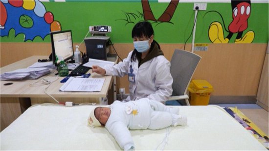 湖南洞口：为新生儿提供<em>四</em>项疾病免费筛查