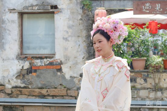 <em>鲜花与</em>墨镜 在苏州感受“正青春”的传统文化之美