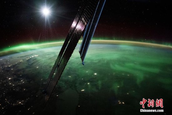 <em>如梦如幻</em>！宇航员从太空捕捉到北极光照片
