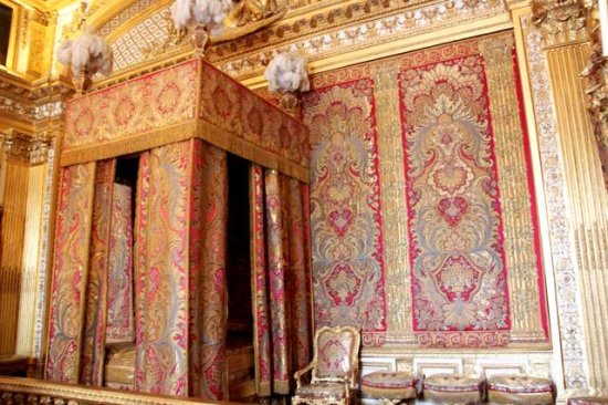<em>为什么</em>法国国王的床都<em>那么短</em>？走进凡尔赛宫最核心的房间