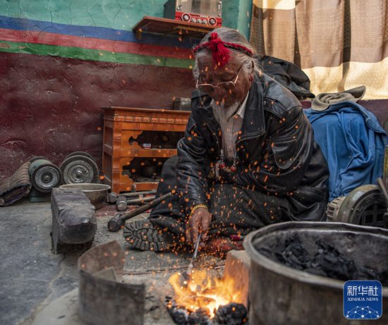 西藏日喀则：薪火相传的雪<em>域名</em>刀