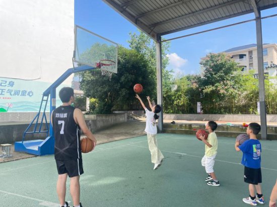 白沙社区：“青春向上，燃爆夏天”暑期篮球培训活动