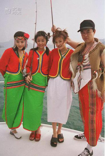 1999年，《<em>还珠格格</em>》台湾行，当时三位女演员都很青涩有点婴儿...
