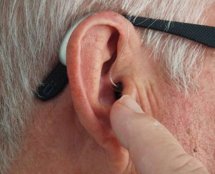新的临床实践指南为与年龄<em>相关的</em>听力损失提供了基于证据的建议