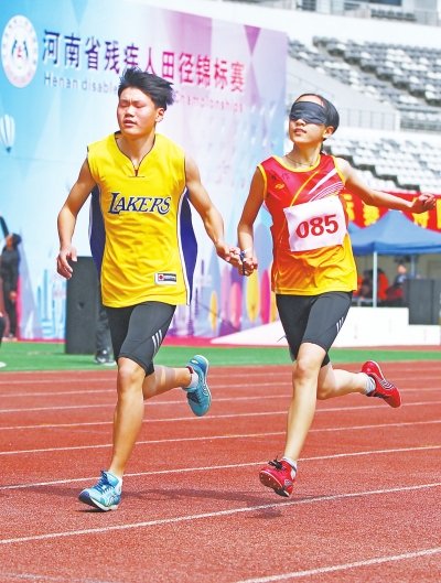 河南<em>残疾人</em>田径锦标赛开幕 202名运动员同场竞技