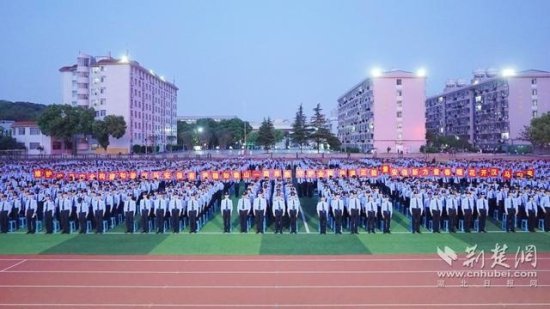 好汉归来！<em>武汉警官职业学院</em>3600名师生为奔跑护航