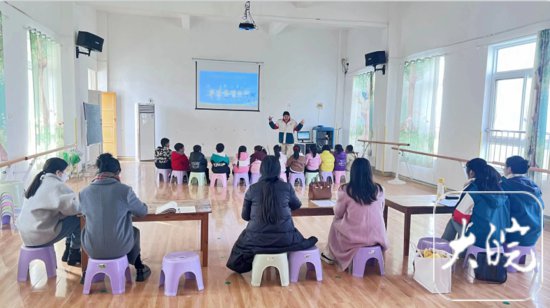 怀远县第五幼儿园教育集团赴徐圩乡幼儿园开展送教下乡活动