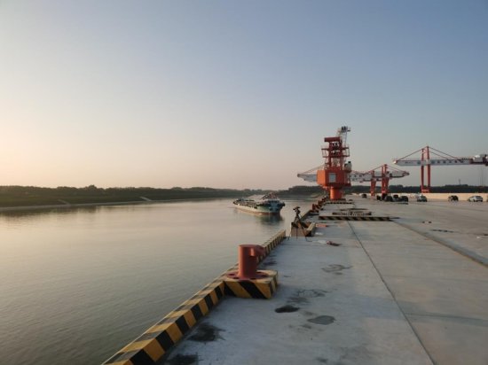 小清河全线首次试航 复航船顺利抵达济南港码头